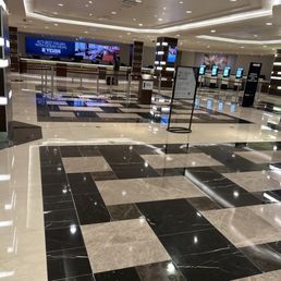 Early morning check out... no lines Early morning check out... no lines