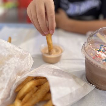 Lucky's Drive-In - Fries and lucky sauce - Burgers Near Me - Sacramento, California Lucky's Drive-In - Fries and lucky sauce - Burgers Near Me - Sacramento, California