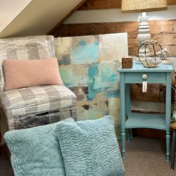 The Consignment Shoppe - Furniture and decor