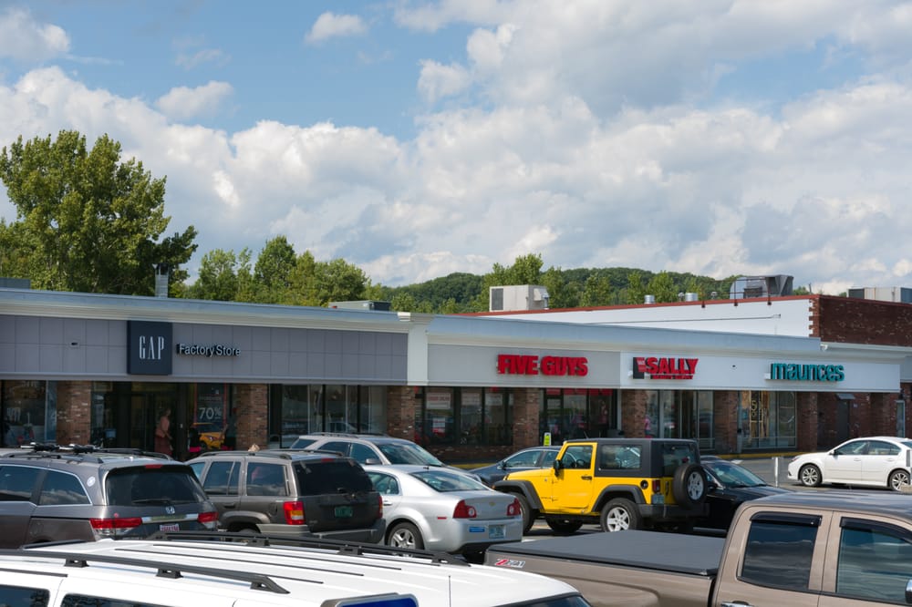 UPPER VALLEY PLAZA Updated September 2024 250 Plainfield Rd, West