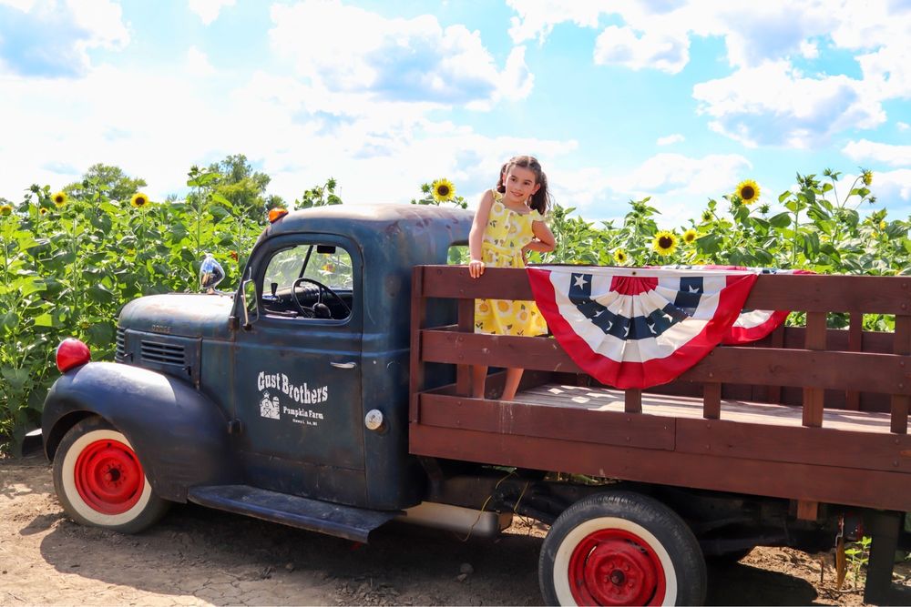Social spots from Gust Brother's Pumpkin Farm