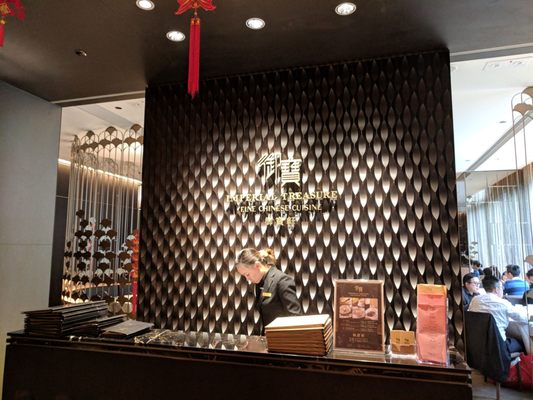 Imperial Treasure Fine Chinese Cuisine (Crowne Plaza) by null