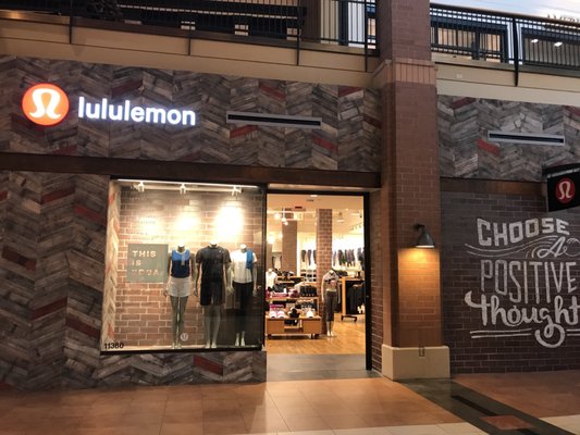 lululemon by null
