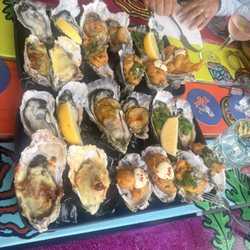 Tipsy Oyster Tapas and Bar - Mixed dozen oysters