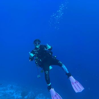 Maui Dreams Dive - Our dive master leading the group, taking a moment to pose. - Scuba Diving Near Me - Kihei, Hawaii