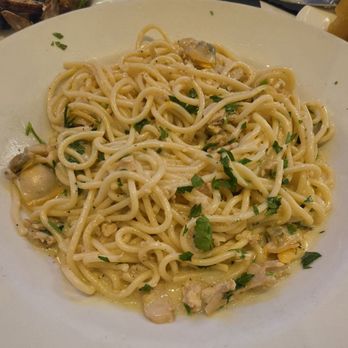 Jack's Restaurant & Bar - Spaghetti with clams in white sauce. Excellent flavor, would for sure order again! 9.20.26 SPAGHETTI & CLAMS - Breakfast & Brunch Near Me - Pleasant Hill, California