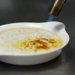 Sorgenfrei Wein und Speisen - Liebstöckel Crème brûlée