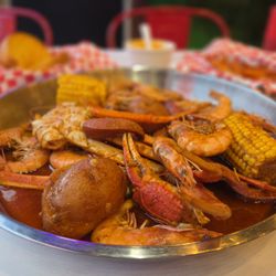 Combo for 2 with 1 lb head on shrimp + 1 cluster snow crab legs