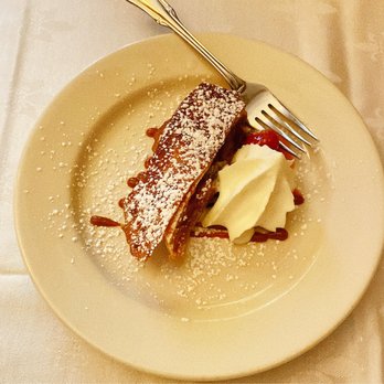 Amanda's Restaurant - Apple Strudel - Breakfast & Brunch Near Me - Hoboken, New Jersey