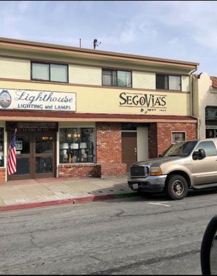 Segovia's Cocktail Bar & Lounge by null