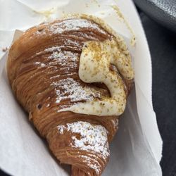 Amberdo Cafe - Pistachio croissant