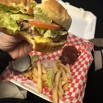 Desert Grill - Cheeseburger AFTER I added my own toppings - Barbeque Near Me - Panguitch, Utah