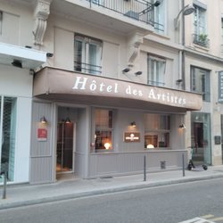 Hôtel des Artistes - Entrance to hotel