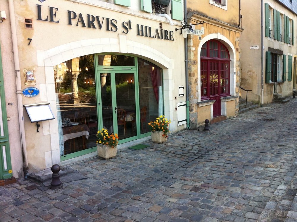 Parvis Saint Hilaire