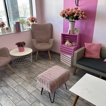 Pink Tea - Seating - Bubble Tea Near Me - Bloomington, Minnesota