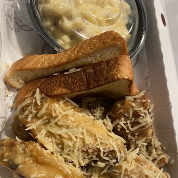 Slim Chickens - Garlic parm wings, Mac and cheese and toast - Chicken Wings Near Me - Tallahassee, Florida