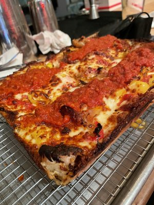 Red Light Bar & Detroit Pizza by null
