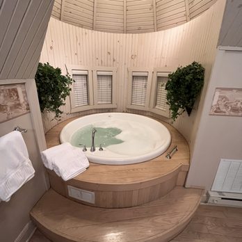 Buhl Mansion Guesthouse & Spa - Artist Loft - Venues & Event Spaces Near Me - Sharon, Pennsylvania
