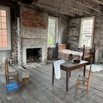 Owens-Thomas House & Slave Quarters - Slave quarters - If I remember correctly 7-15~ people sleep here - Museums Near Me - Savannah, Georgia Owens-Thomas House & Slave Quarters - Slave quarters - If I remember correctly 7-15~ people sleep here - Museums Near Me - Savannah, Georgia