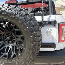 Texas Tires - Odessa - New 5th wheel mount installed took RC one off.
