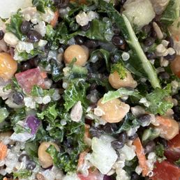 Kale, organic quinoa, garbanzo beans, red onion, tomato, cucumber all mixed with a yummy sauce.