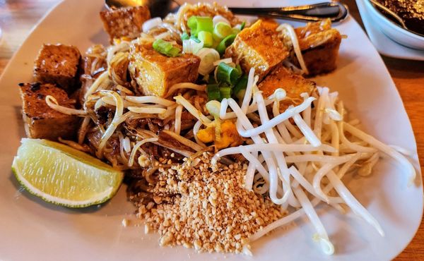 Ray's Rice & Noodle Bar by null