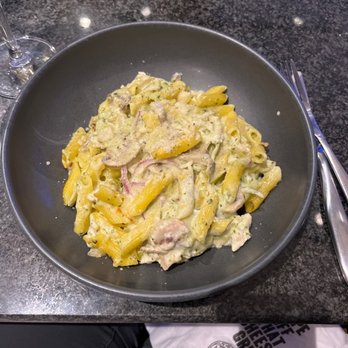 Milano - Pollo pesto - Italian Near Me