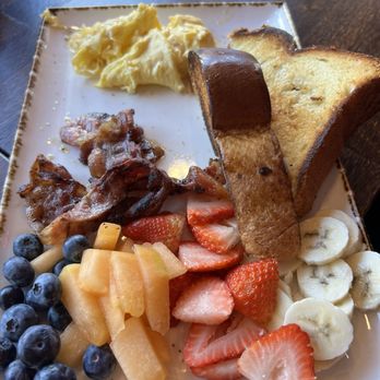 Madres Brunch - Pick 2 combo - Breakfast & Brunch Near Me - Long Beach, California