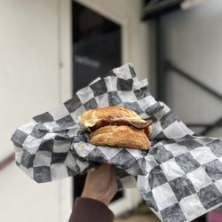 TinyGrocer - Ig: @whatsviveating  |  bacon and eggwich