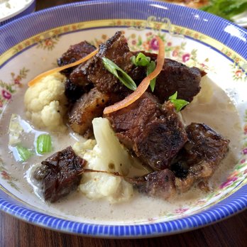 Eem - White Curry ($17) with Brisket Burnt Ends, Roasted Cauliflower, Scallions, and Pickles - Eem Restaurant - Cocktail Bars Near Me - Portland, Oregon