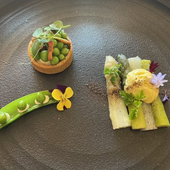 Bricoleur Vineyards - Spring peas - Wineries Near Me - Windsor, California