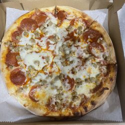 Howieluv’s Pizza Wings and Subs