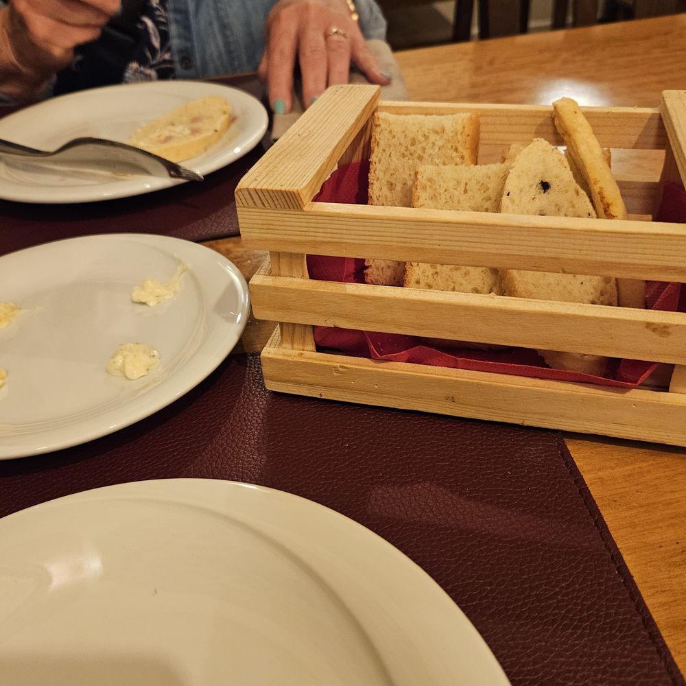 La Carbonata - Bread basket. - Tuscan Near Me - Florence, FI La Carbonata - Bread basket. - Tuscan Near Me - Florence, FI
