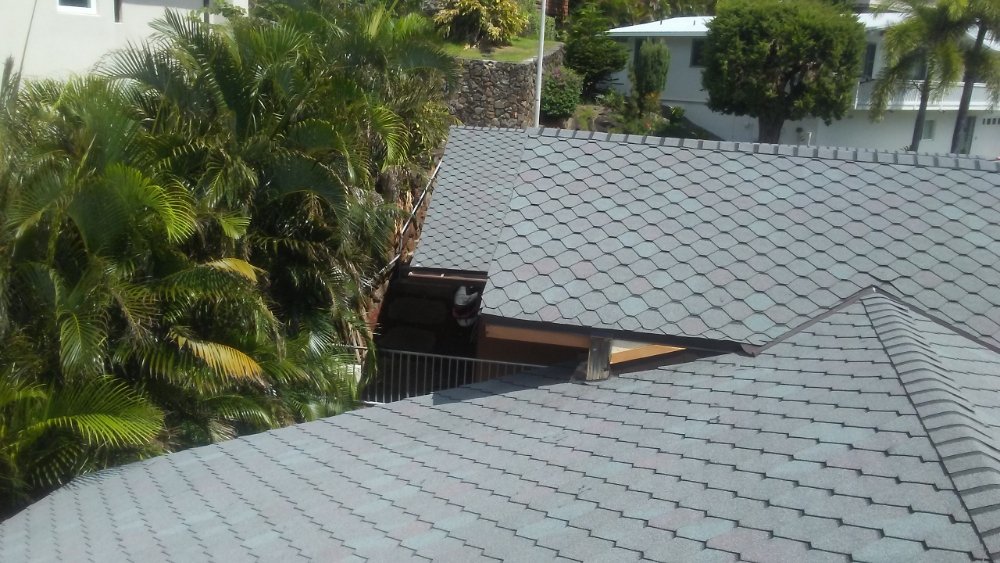 Slide of J&E ROOFING