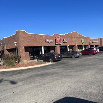 Backporch Drafthouse - Store front - American Near Me - Lawton, Oklahoma