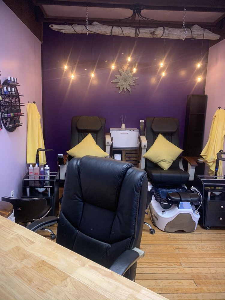 Hair & All That Jazz Logo