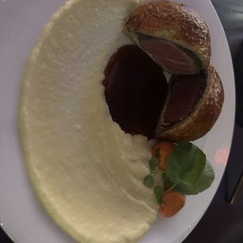 Hell's Kitchen - Beef Wellington - Cocktail Bars Near Me - Funner, California