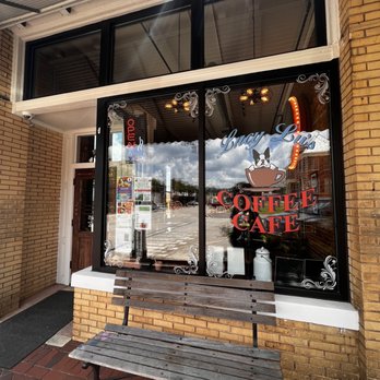 Lucy Lu's Coffee Cafe - a bench outside - Coffee & Tea Near Me - Jackson, Georgia