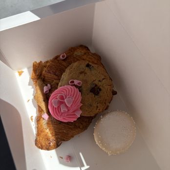 Sweet Dees Bakeshop - Cookie croissant - Bakeries Near Me - Scottsdale, Arizona Sweet Dees Bakeshop - Cookie croissant - Bakeries Near Me - Scottsdale, Arizona