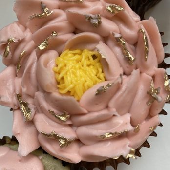 Smallcakes - Beautiful too!! - Bakeries Near Me - Naperville, Illinois Smallcakes - Beautiful too!! - Bakeries Near Me - Naperville, Illinois