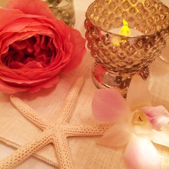 Dellables - Clattered flowers, mercury glass tea lights, starfish and a linen table runner tied everything together beautifully - Floral Designers Near Me - Kula, Hawaii