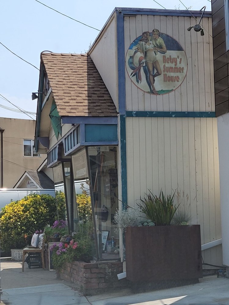 BETSY’S SUMMERHOUSE ANTIQUES Updated August 2024 14 Photos & 27