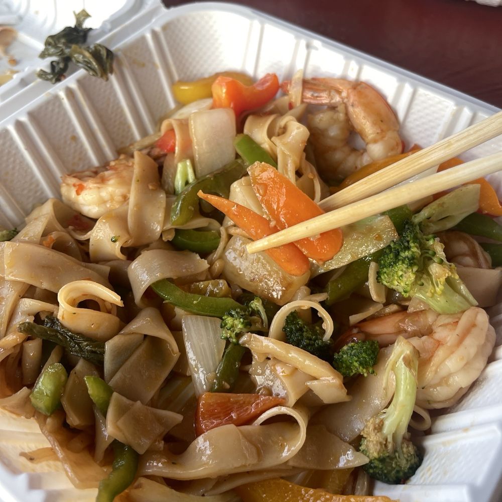 Craving Thai - Drunken noodles with shrimp - Thai Near Me - Koloa, Hawaii Craving Thai - Drunken noodles with shrimp - Thai Near Me - Koloa, Hawaii