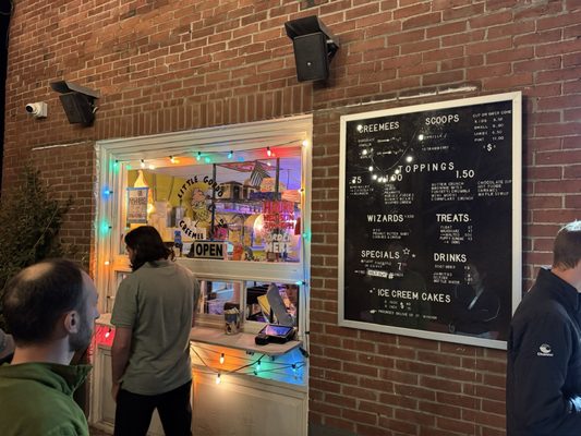 Little Gordo Creemee Stand by null