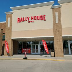 Rally House Plaza at Jordan Creek