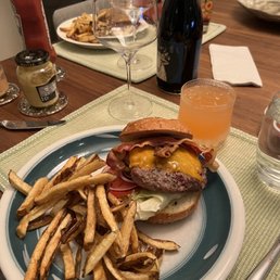 Cheeseburger to go! Cheeseburger to go!