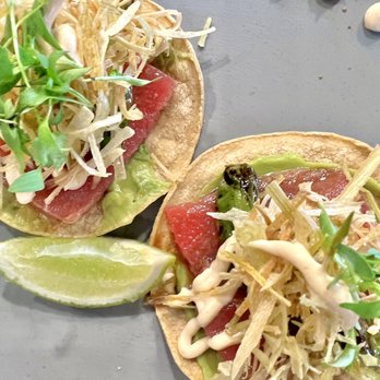 La Santa Taqueria - Tostada de atún - Tacos Near Me - Miami, Florida La Santa Taqueria - Tostada de atún - Tacos Near Me - Miami, Florida