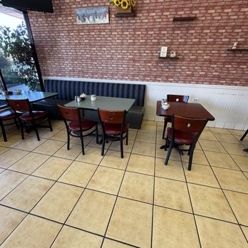Scrambled Eggs Cafe - Inside - Cafes Near Me - Simi Valley, California Scrambled Eggs Cafe - Inside - Cafes Near Me - Simi Valley, California