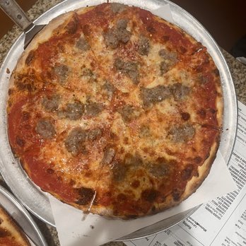 Grand Apizza Shoreline - Mozzarella Cheese Pizza with sausage - Pizza Near Me - Clinton, Connecticut
