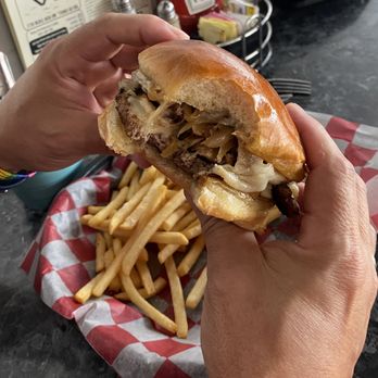 Gaslight Diner - Mushroom Burger - American Near Me - Louisville, Kentucky